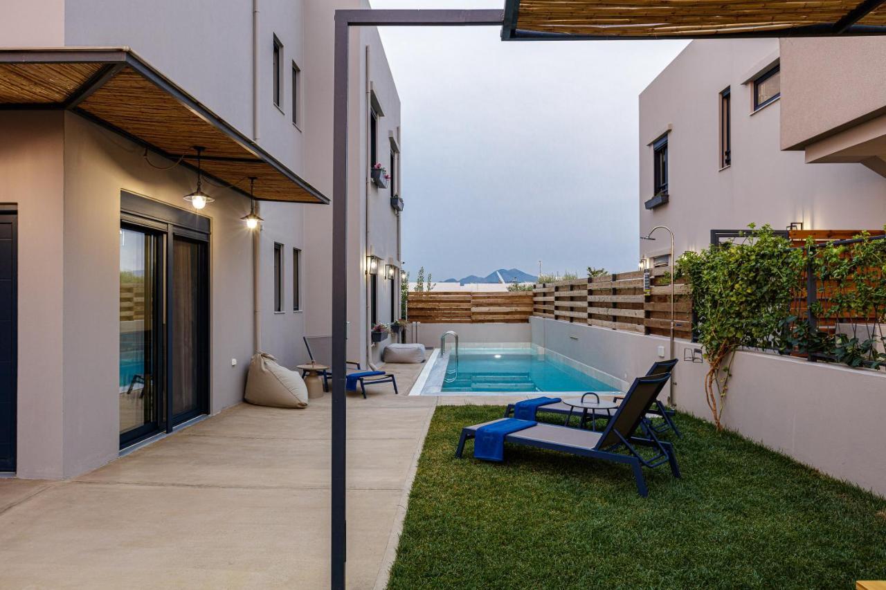 Iron - Idaia & Rea Villa *