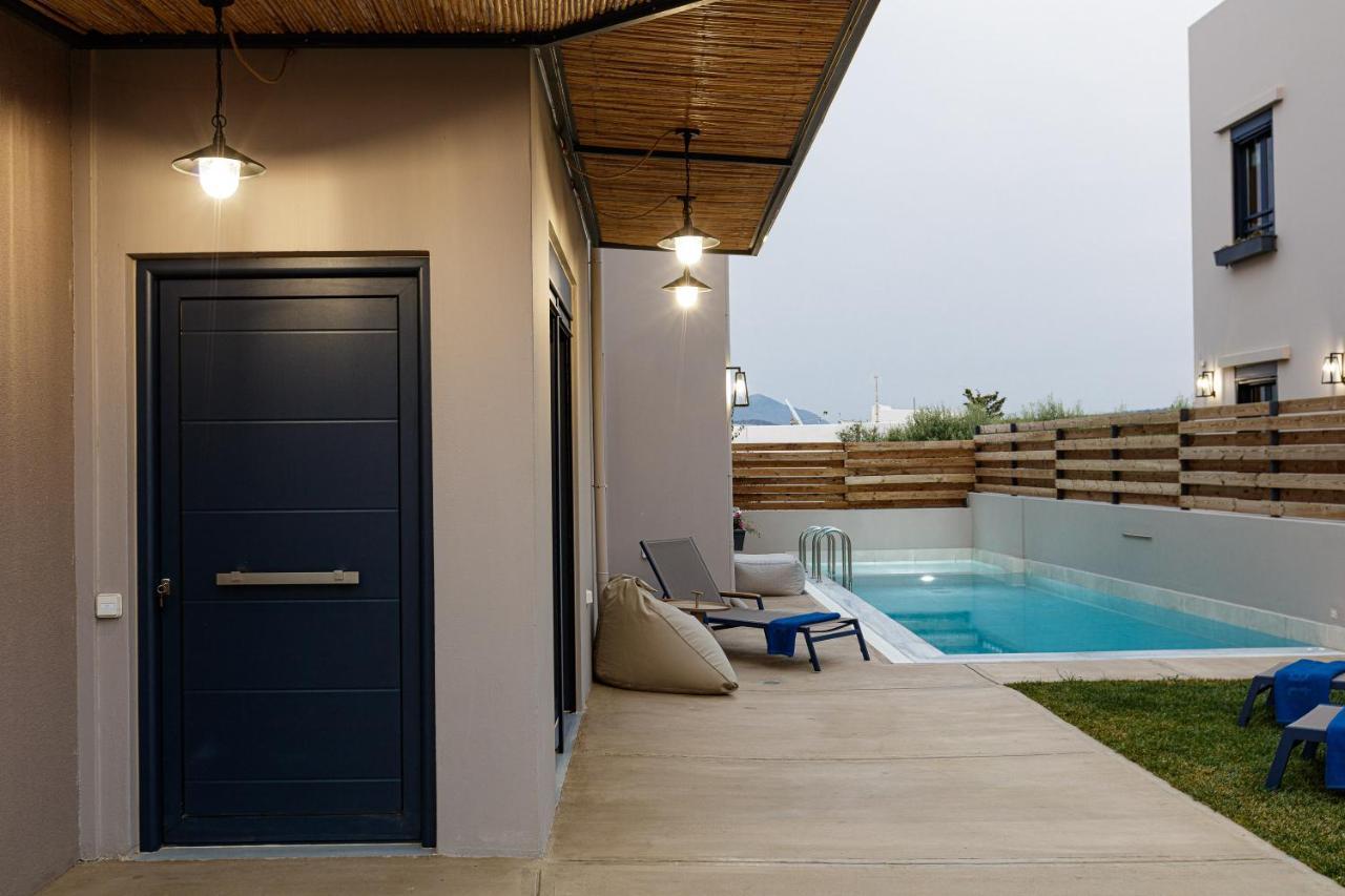 Iron - Idaia & Rea Villa *