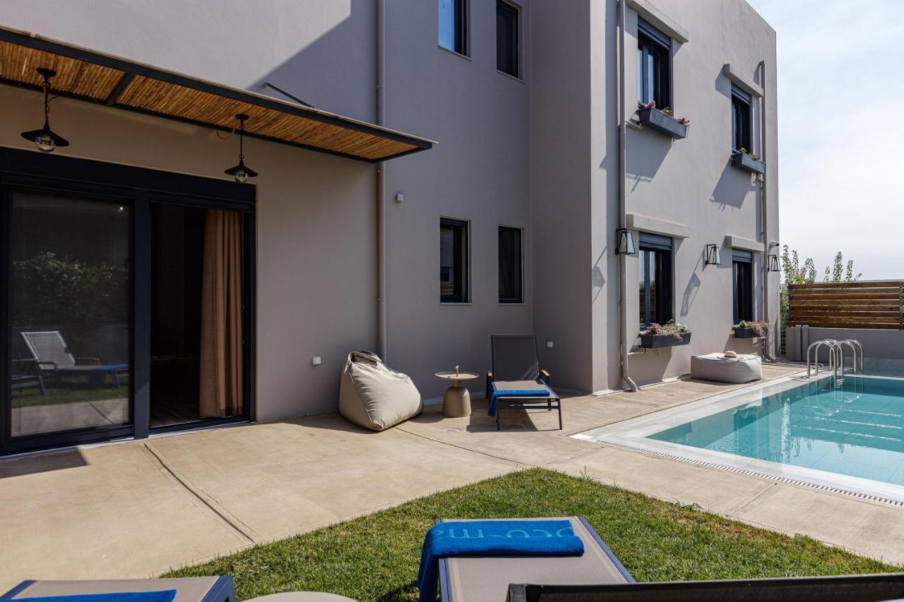 Iron - Idaia & Rea Villa *